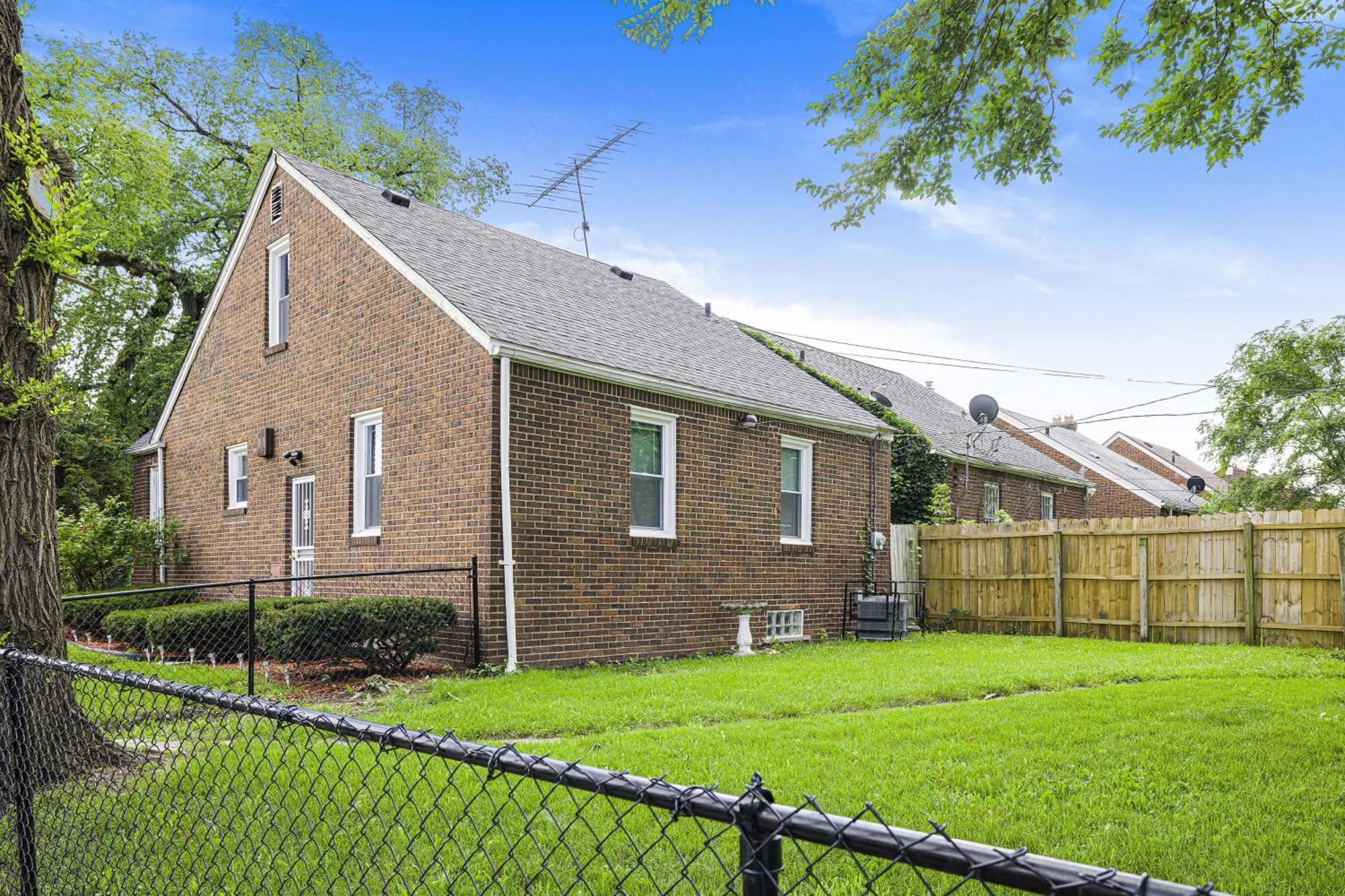 Peaceful Detroit Home With Yard 10 Mi To Downtown! Exterior photo